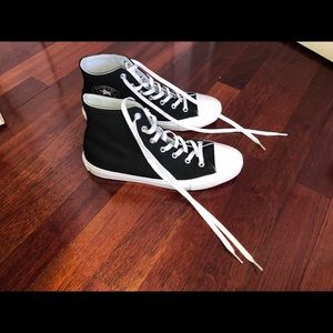 CONVERSE HIGH TOP SIZE 6.5 WOMENS